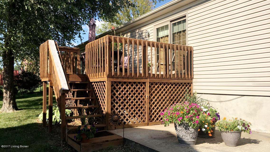 4320 Gaudet Road Louisville, KY 40299 - Photo 30 of 33 Deck