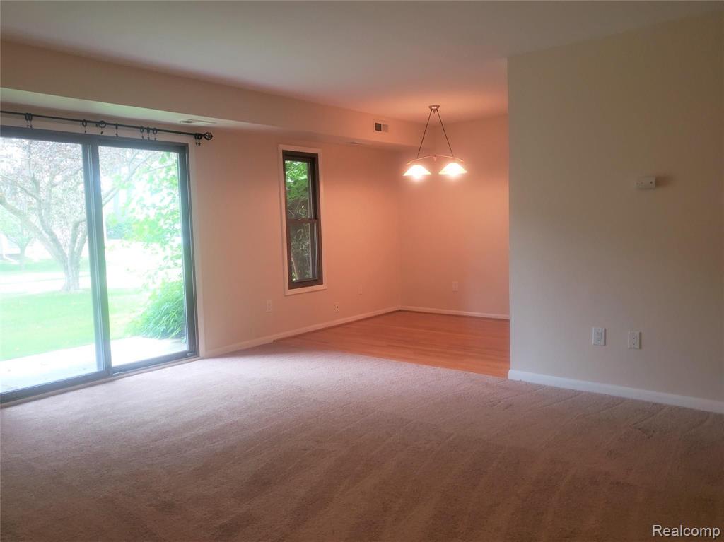 30475 West 14 Mile Road, Unit 80 Farmington, MI 48334 - Photo 3 of 16