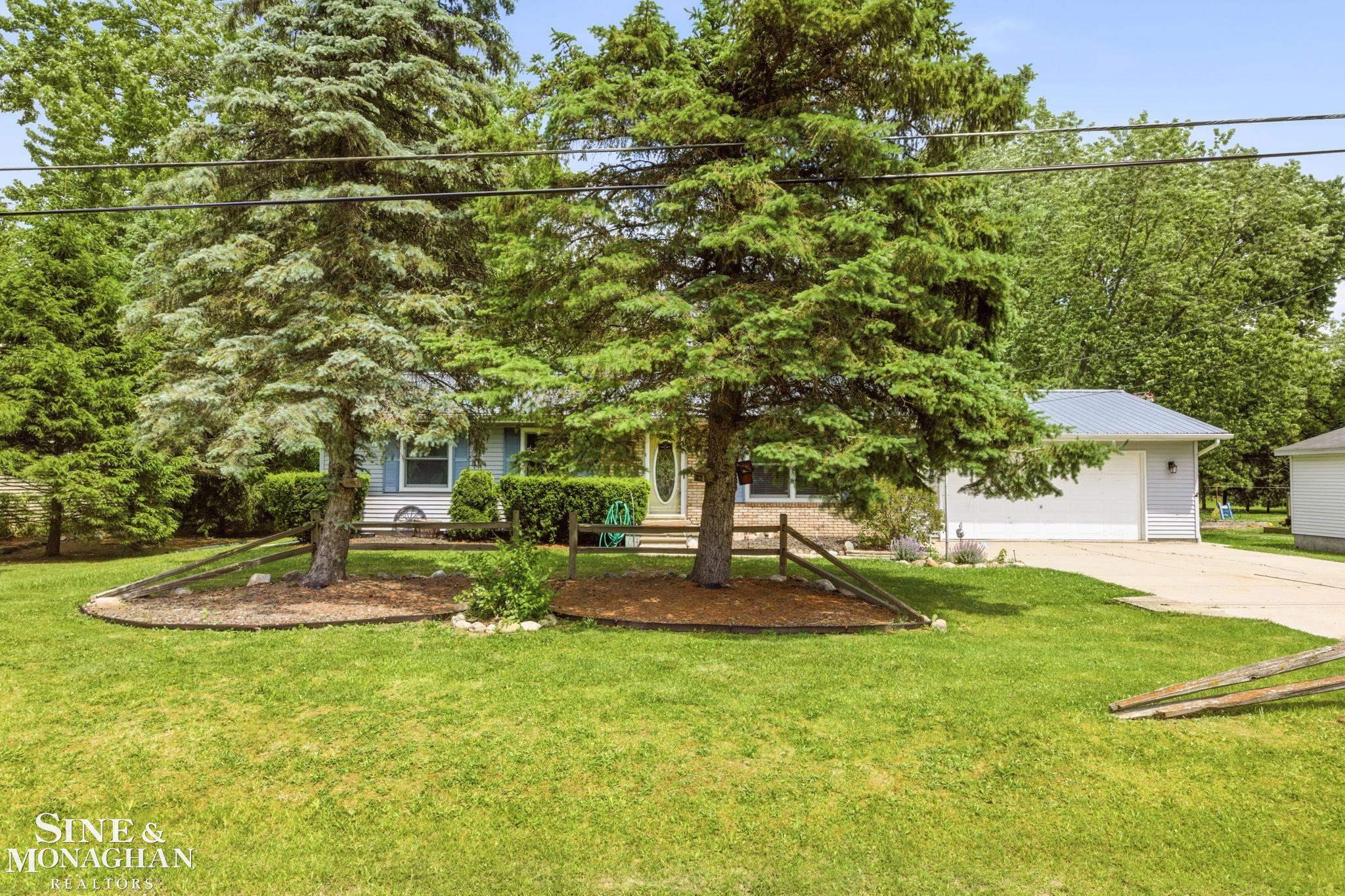 660 Range Road Marysville, MI 48040 - Photo 3 of 40