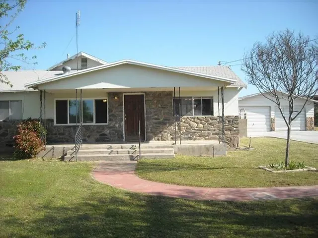 $2,425 | 6832 East Harvey Avenue, Fresno, CA 93727