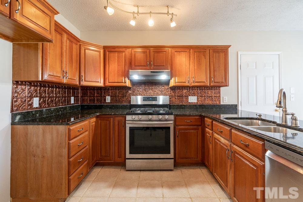 9904 Redhook Court Raleigh, NC 27617 - Photo 13 of 30 Kitchen