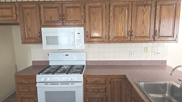 $104,900 | 332 Oswego Street, Park Forest, IL 60466