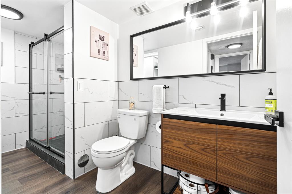 4620 West McNab Road, Unit B1 Pompano Beach, FL 33069 - Photo 16 of 36 a bathroom with a toilet a sink and mirror