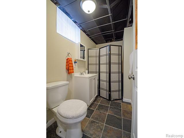 18160 Beverly Road Franklin, MI 48025 - Photo 37 of 38 49_23.jpg