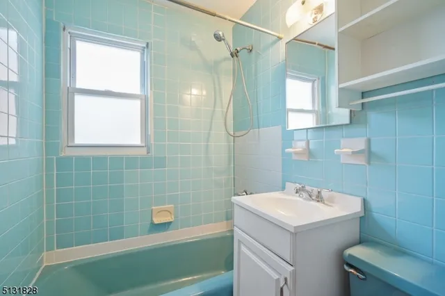 $2,000 | 176 Weaver Avenue, Unit 2, Bloomfield, NJ 07003