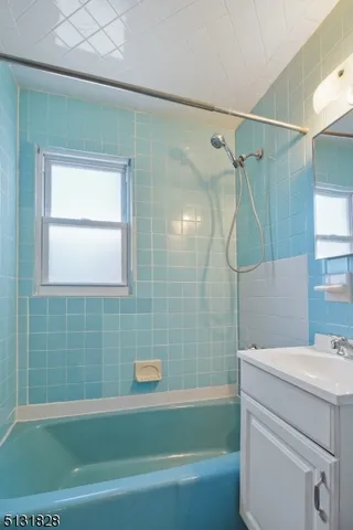 $2,000 | 176 Weaver Avenue, Unit 2, Bloomfield, NJ 07003