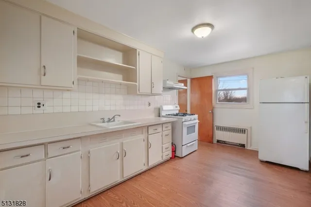 $2,000 | 176 Weaver Avenue, Unit 2, Bloomfield, NJ 07003