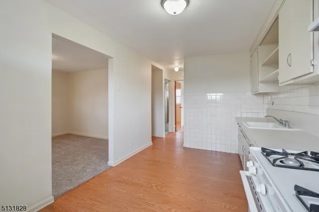 $2,000 | 176 Weaver Avenue, Unit 2, Bloomfield, NJ 07003