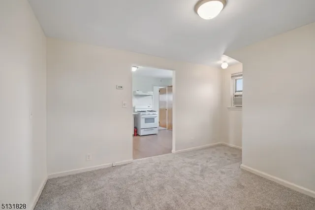 $2,000 | 176 Weaver Avenue, Unit 2, Bloomfield, NJ 07003