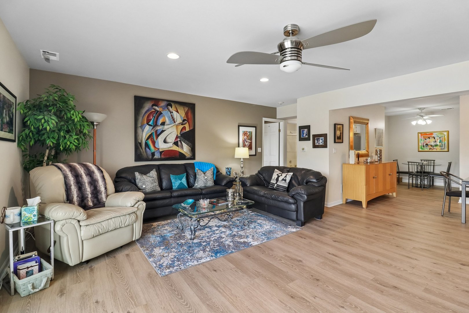 4050 Dundee Road, Unit 303 Northbrook, IL 60062 - Photo 7 of 38