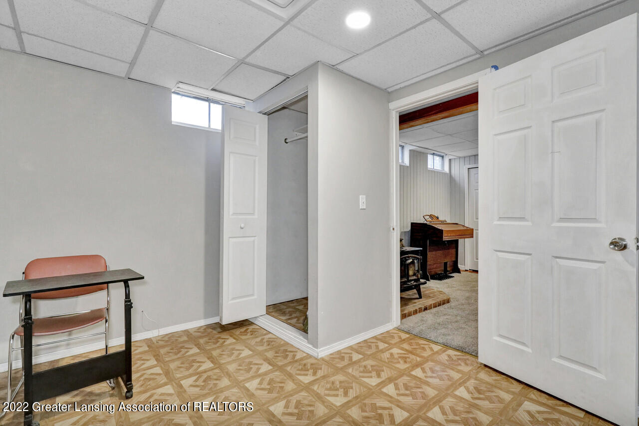 3117 Colchester Road Lansing, MI 48906 - Photo 30 of 38 _I3A1529