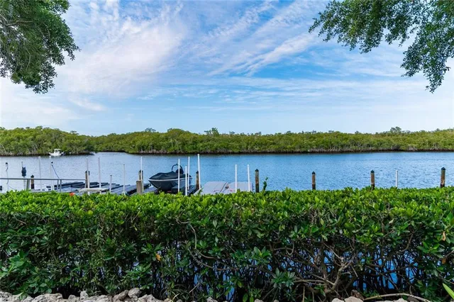 $1,895 | 242 Newport Drive, Unit 504, Naples, FL 34114