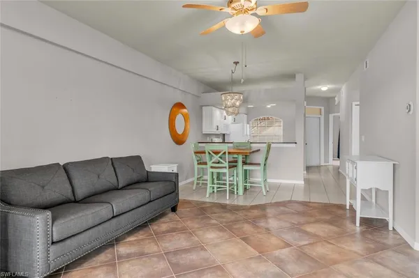 $1,695 | 242 Newport Drive, Unit 504, Naples, FL 34114