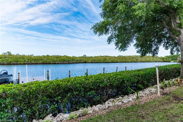 $1,895 | 242 Newport Drive, Unit 504, Naples, FL 34114