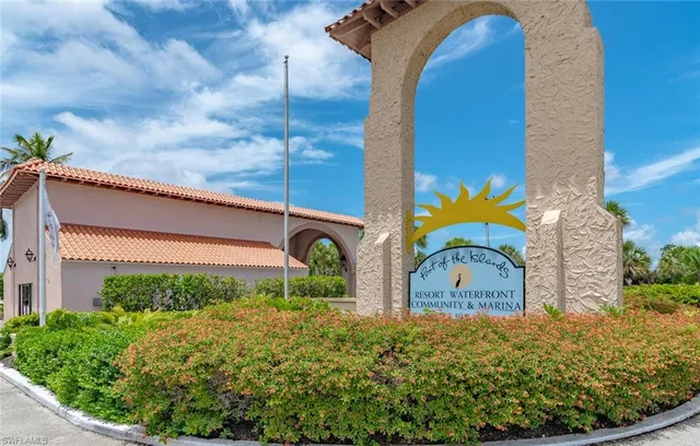 $1,895 | 242 Newport Drive, Unit 504, Naples, FL 34114