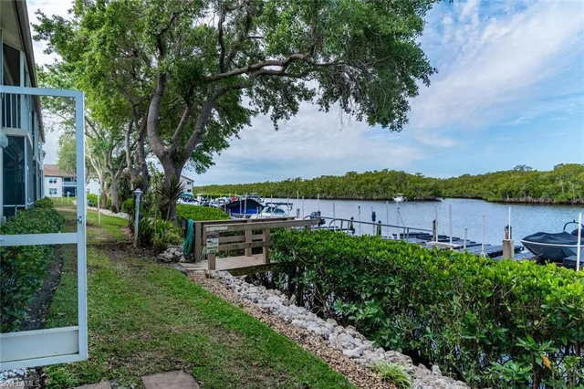 $1,895 | 242 Newport Drive, Unit 504, Naples, FL 34114