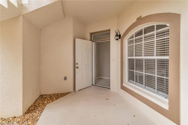 $1,895 | 242 Newport Drive, Unit 504, Naples, FL 34114