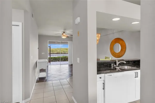 $1,695 | 242 Newport Drive, Unit 504, Naples, FL 34114