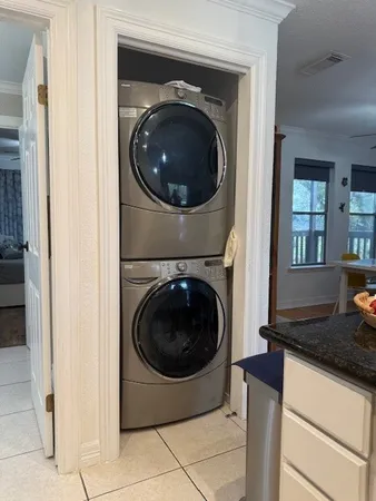 a close up view of a washer and dryer