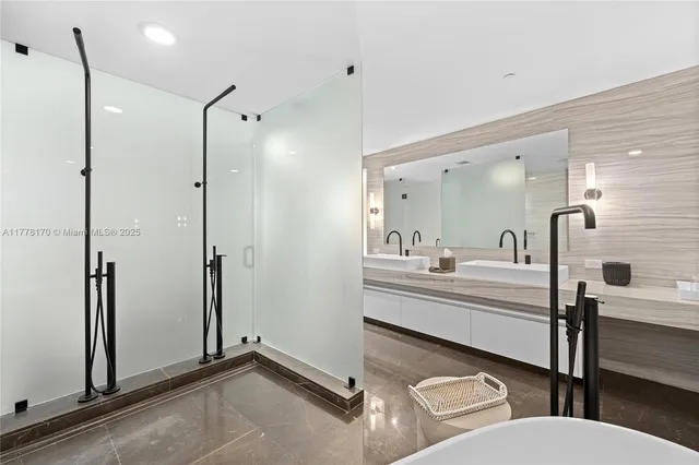 $2,990,000 | 2200 North Ocean Boulevard, Unit N206, Fort Lauderdale, FL 33305