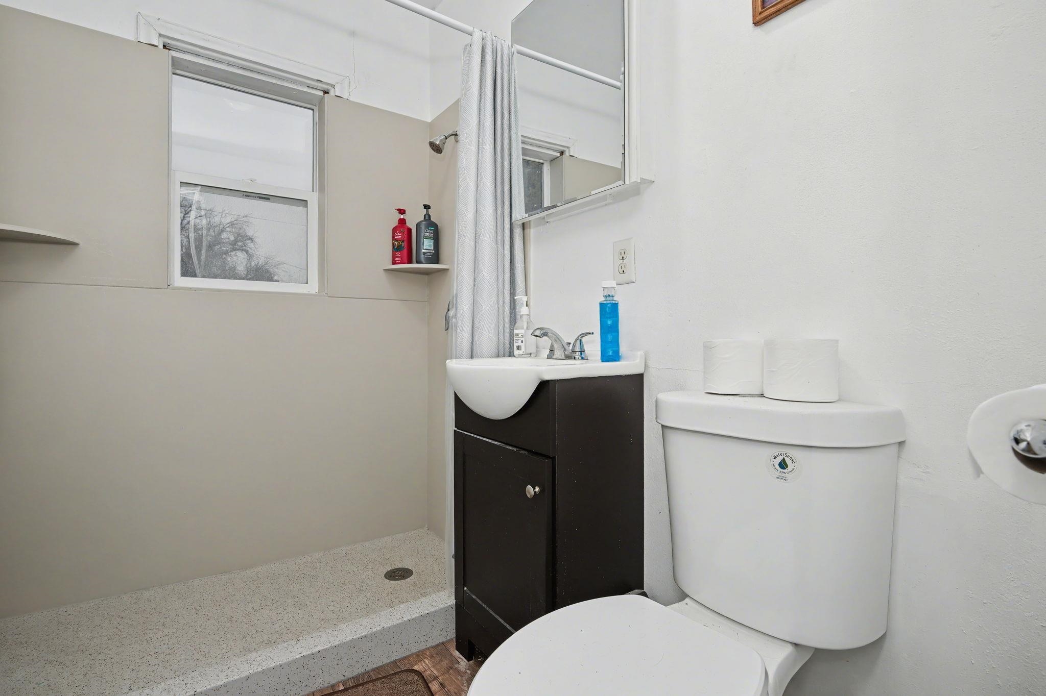 2861 1/2 B 1/2 Road Grand Junction, CO 81503 - Photo 4 of 9 a bathroom with a sink toilet and shower