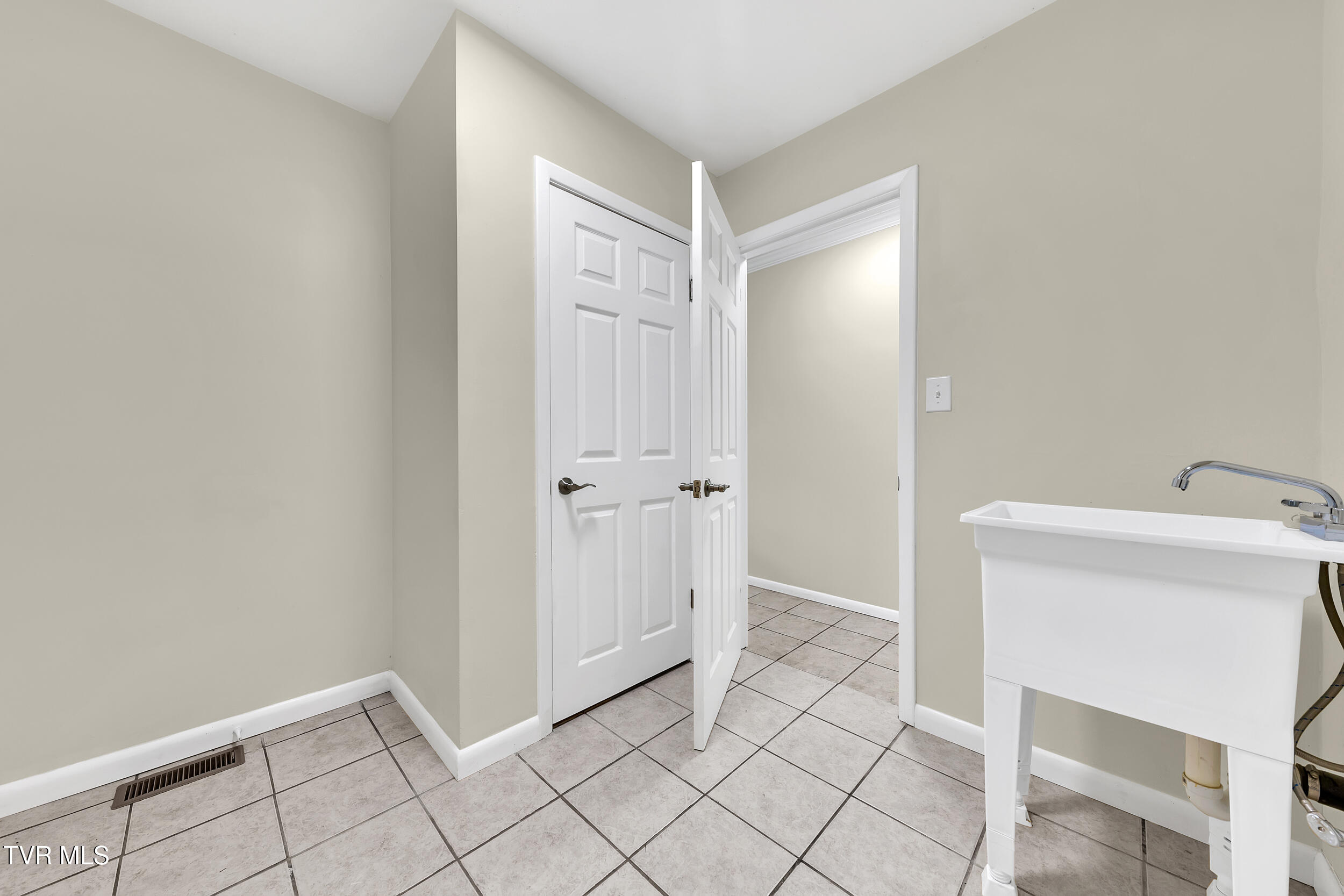 398 Hales Chapel Road Gray, TN 37615 - Photo 30 of 67 30_40