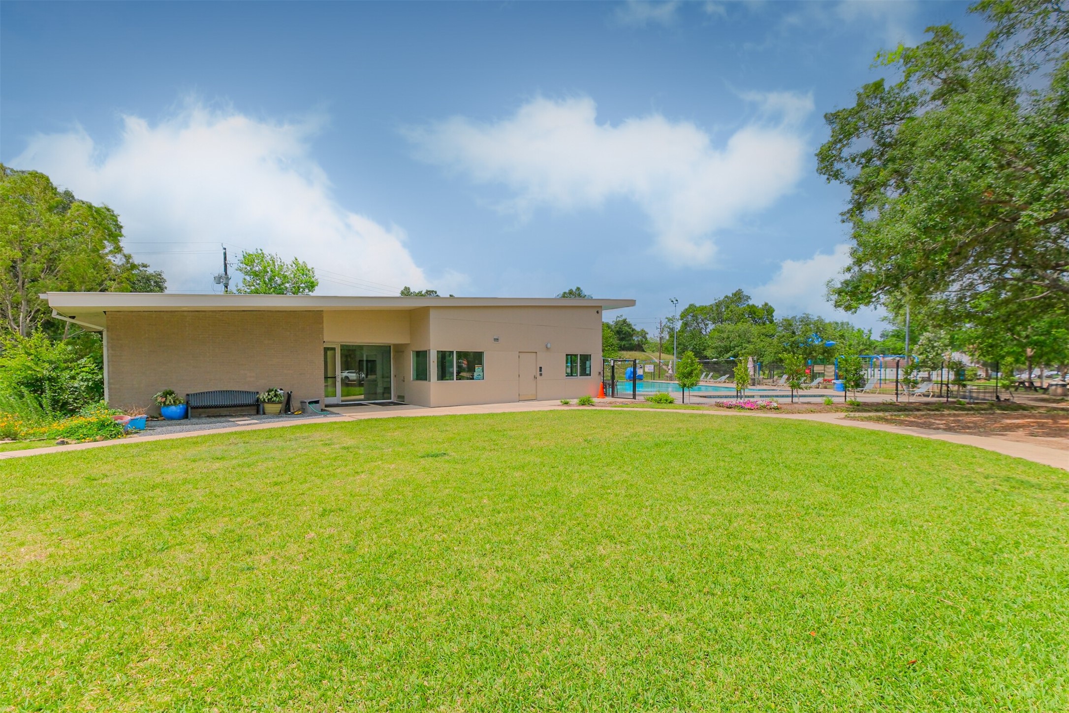1007 Arrow Hill Road Houston, TX 77077 - Photo 41 of 50 a front view of house with yard and seating area