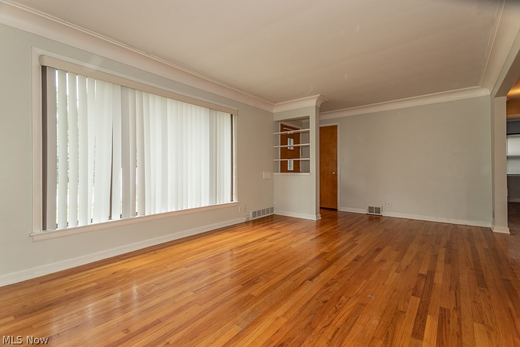 1070 South Green Road Cleveland, OH 44121 - Photo 2 of 28