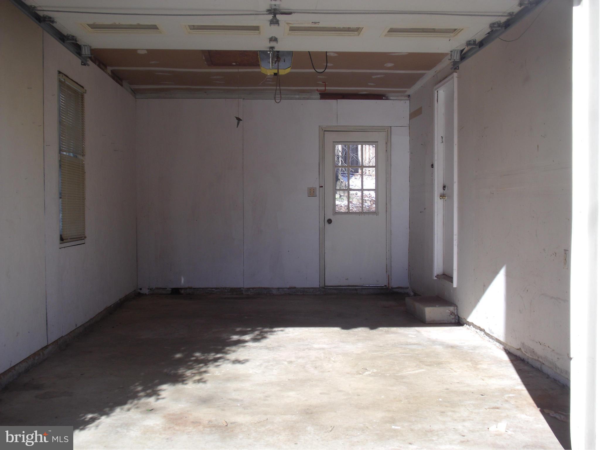 8110 Viola Street Springfield, VA 22152 - Photo 29 of 30 Garage