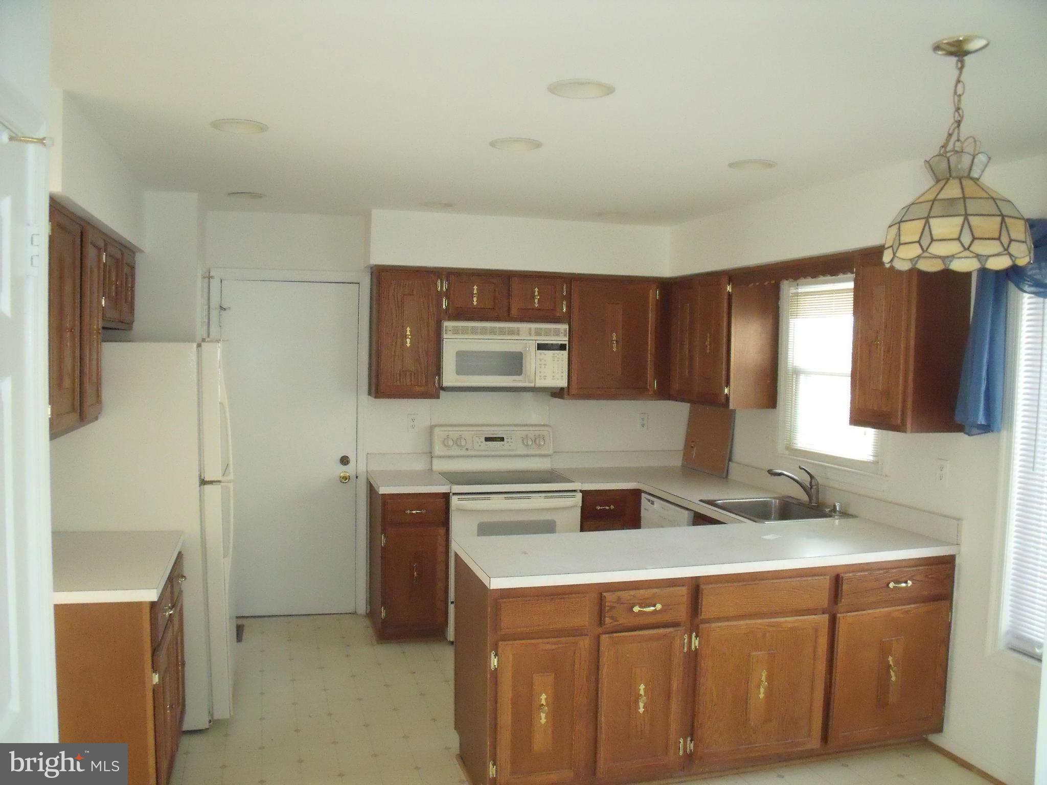 8110 Viola Street Springfield, VA 22152 - Photo 6 of 30 Kitchen