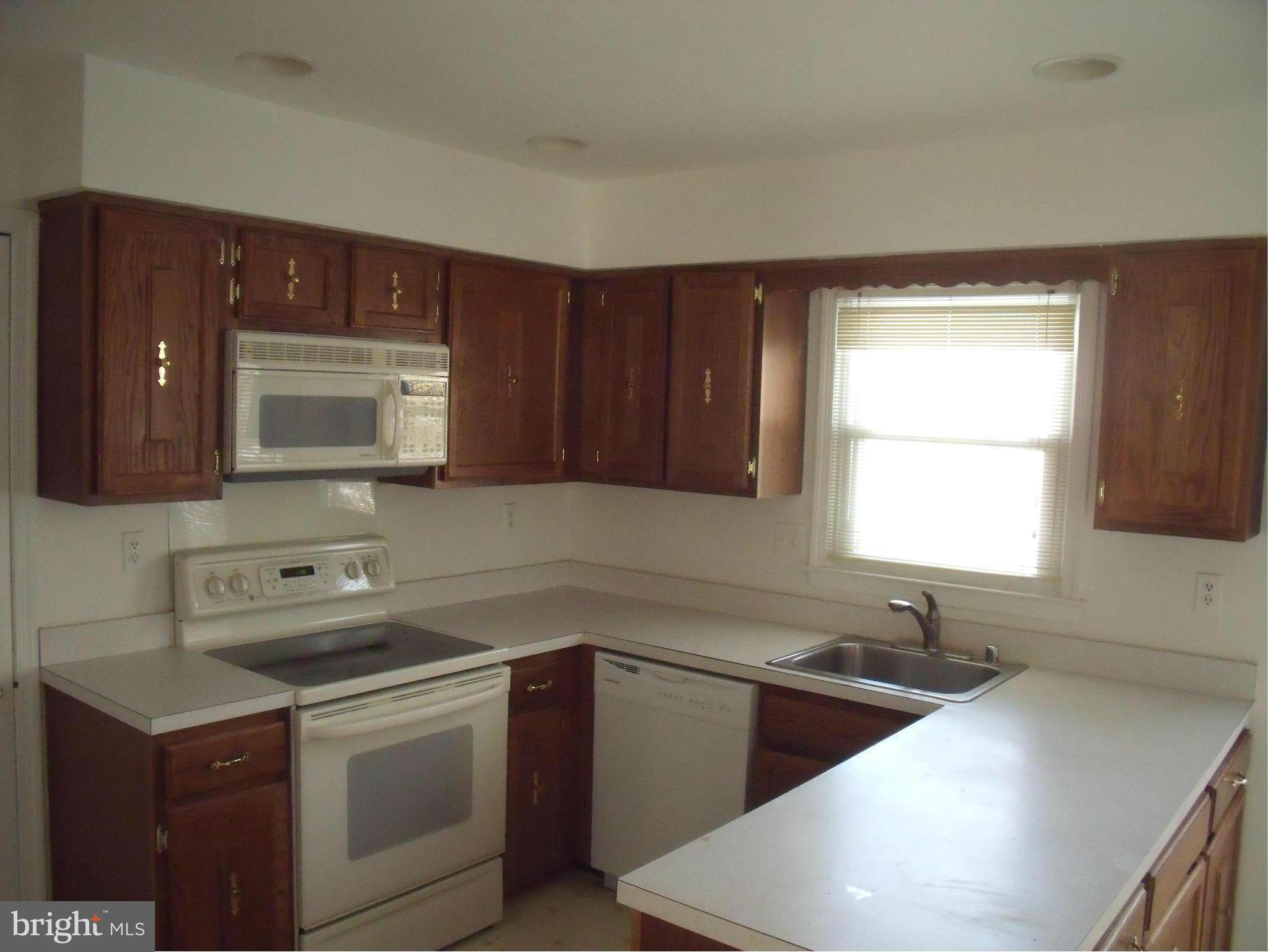 8110 Viola Street Springfield, VA 22152 - Photo 7 of 30 Kitchen