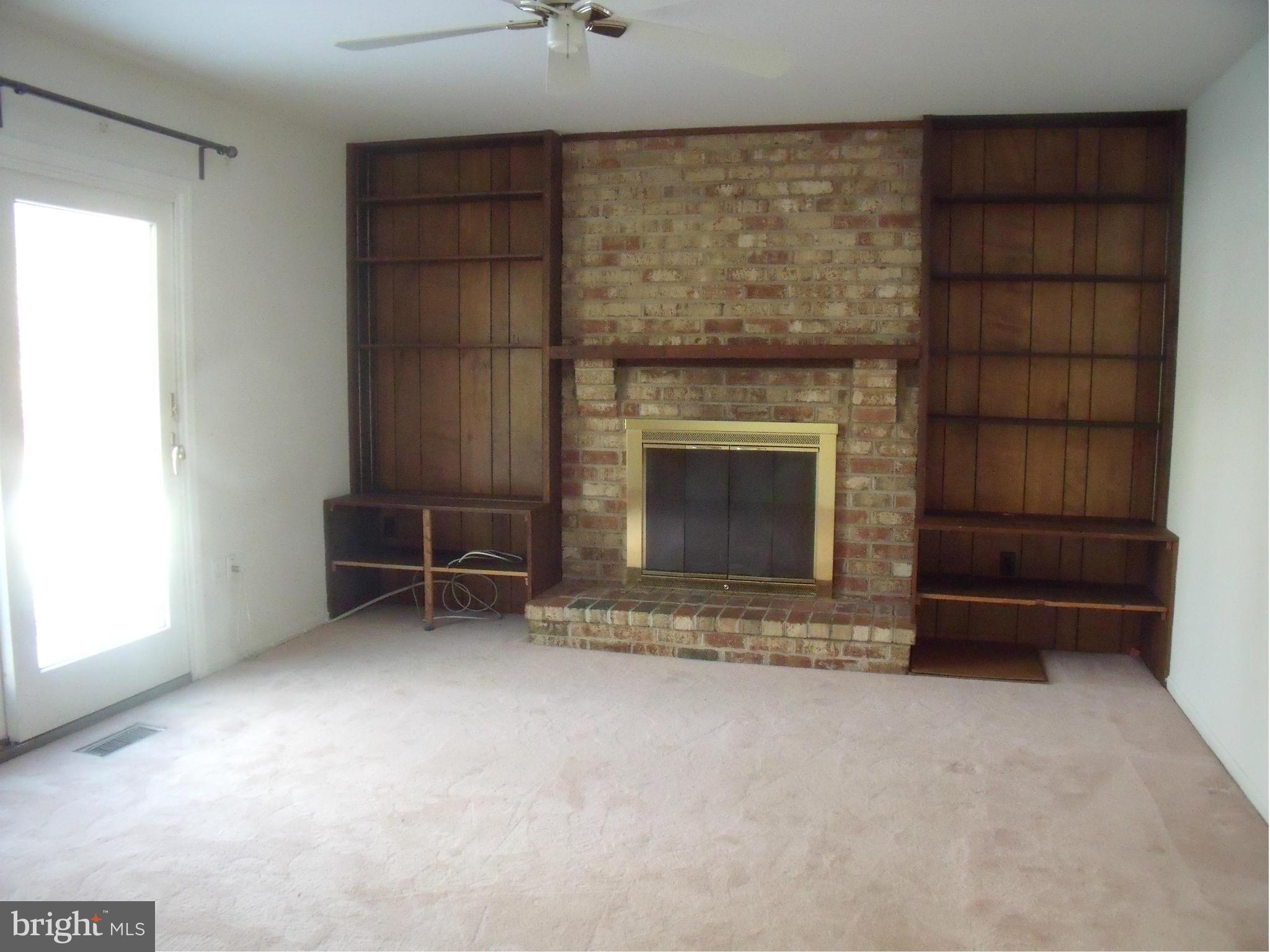 8110 Viola Street Springfield, VA 22152 - Photo 9 of 30 Family Room