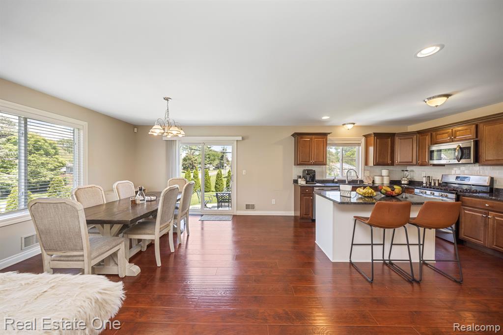 3219 Harrison Avenue Rochester Hills, MI 48307 - Photo 5 of 42