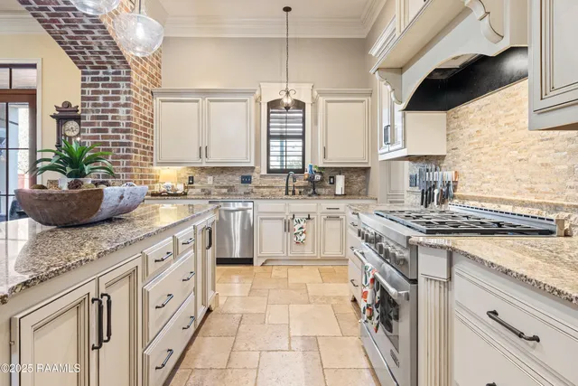 $744,900 | 203 Rue De Chambery, Broussard, LA 70518