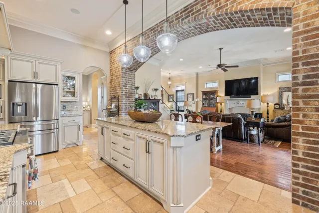 $744,900 | 203 Rue De Chambery, Broussard, LA 70518