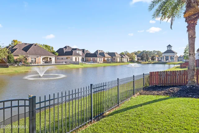 $744,900 | 203 Rue De Chambery, Broussard, LA 70518