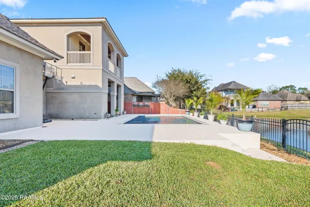 $744,900 | 203 Rue De Chambery, Broussard, LA 70518