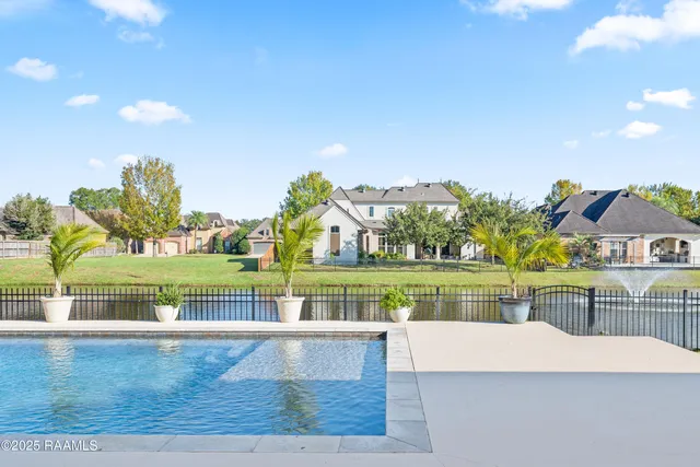 $744,900 | 203 Rue De Chambery, Broussard, LA 70518