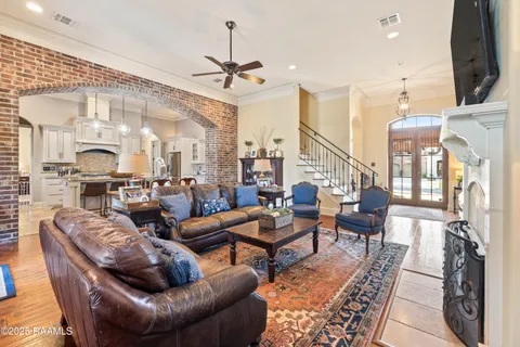 $725,900 | 203 Rue De Chambery, Broussard, LA 70518