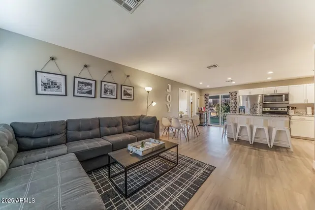 $2,400 | 602 East Vista Del Cerro Drive, Tempe, AZ 85281