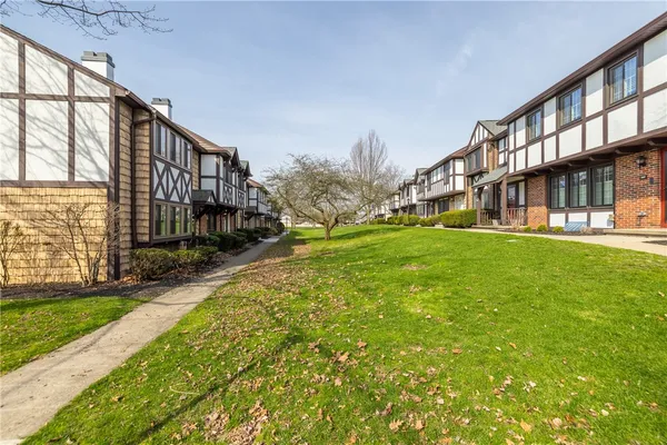 $259,900 | 143 New Wickham Drive, Penfield, NY 14526