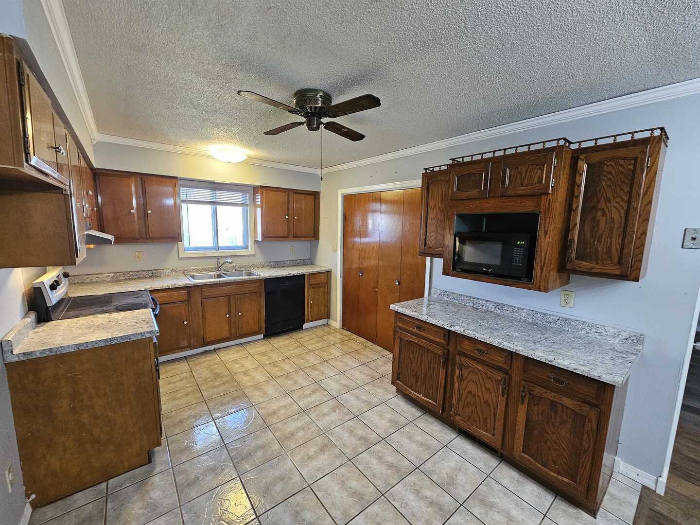 302 Marteeny Street Mount Vernon, IL 62864 - Photo 8 of 15