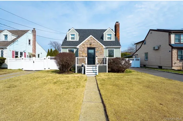 $765,000 | 2381 Yorktown Street, Oceanside, NY 11572