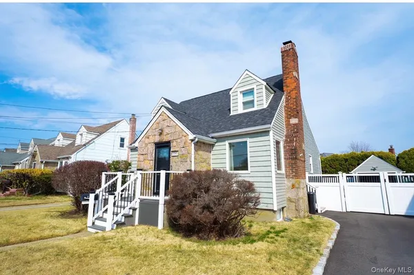 $749,999 | 2381 Yorktown Street, Oceanside, NY 11572