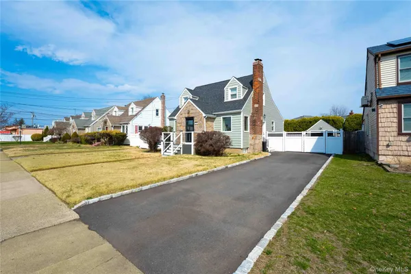 $749,999 | 2381 Yorktown Street, Oceanside, NY 11572