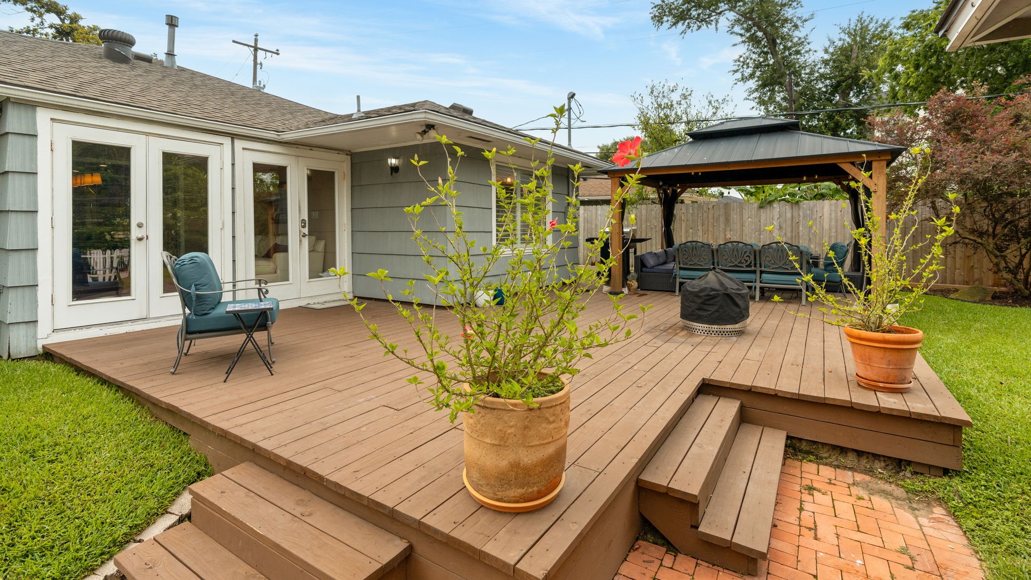 1115 Woodhill Road Houston, TX 77008 - Photo 19 of 29 Entertaining is so fun on this great deck with pergola and lighting overlooking large backyard.