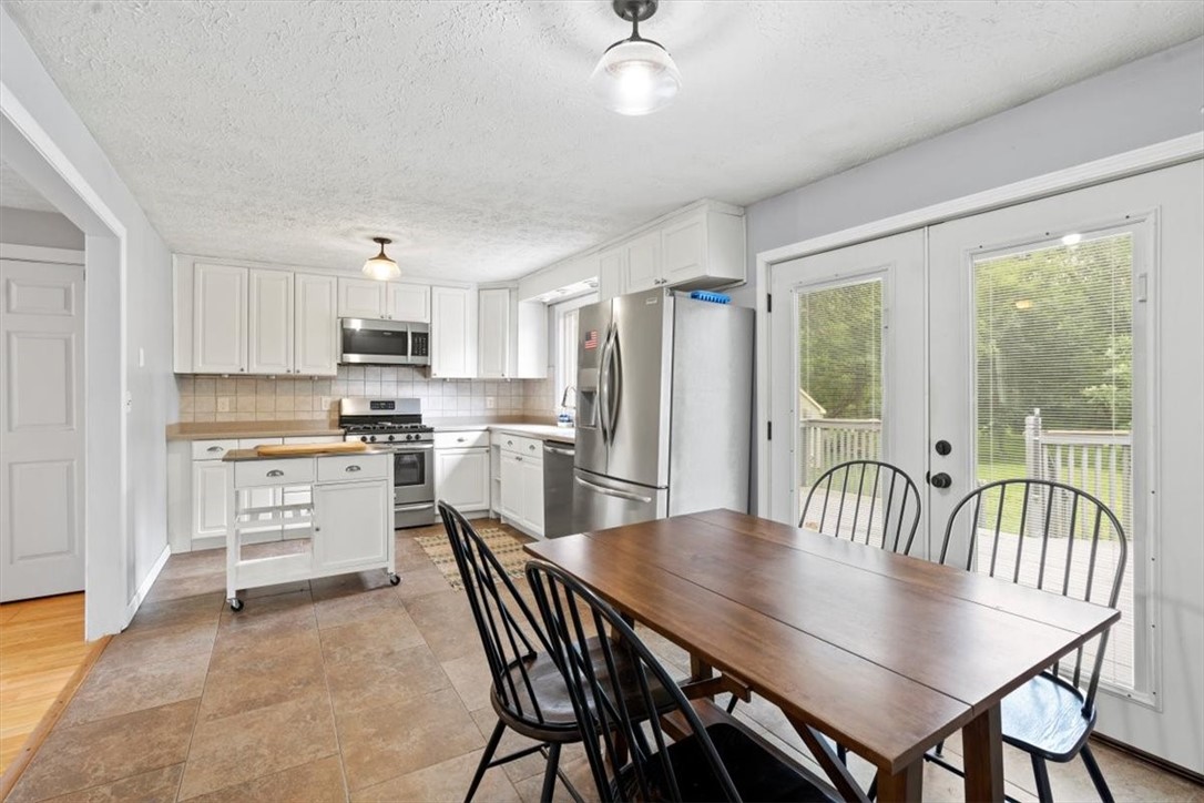 2989 Lyell Road Gates, NY 14606 - Photo 12 of 32