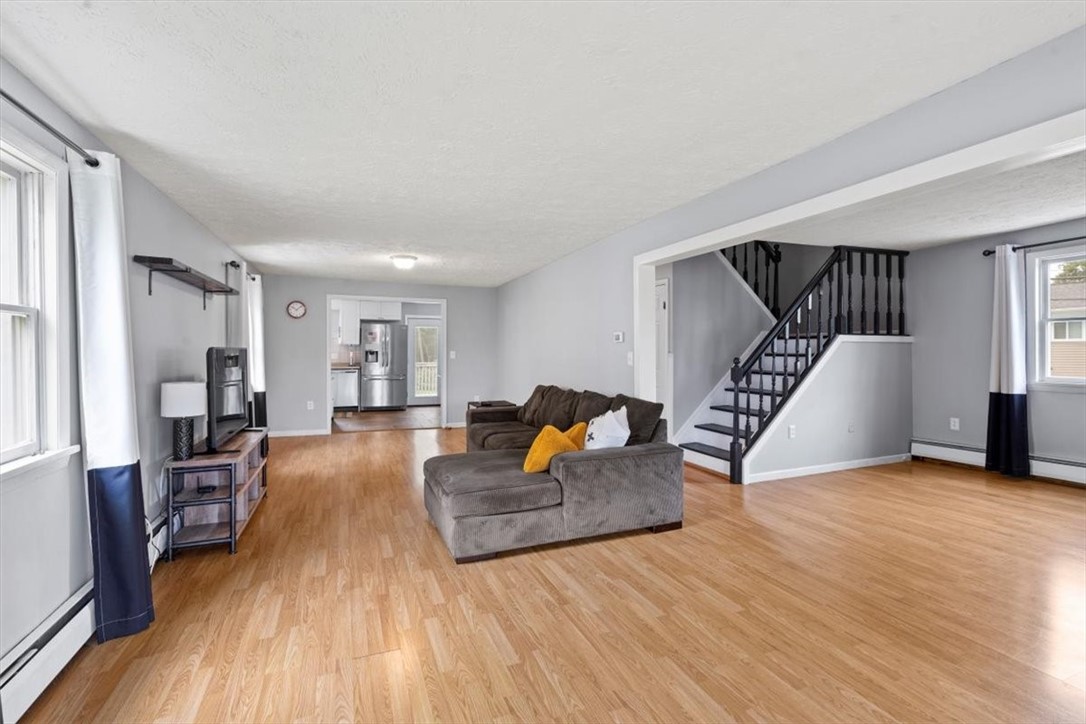 2989 Lyell Road Gates, NY 14606 - Photo 5 of 32