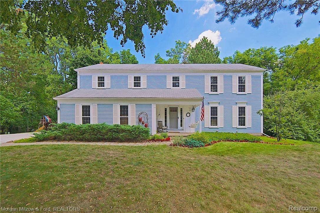 1070 East Fairview Court Rochester, MI 48306 - Photo 1 of 35 Classic front elevation