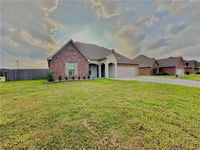 $2,600 | 42568 Wynstone Drive, Prairieville, LA 70769